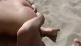そこのウェイトレスから彼女が雌犬のように ...