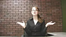 この女性は配管工のキツネが尾を望んでいる ...