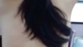彼を提供するために女の子のお金のために彼 ...