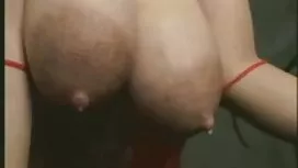 三つ編みの女の子がスカートを登って夫を味 ...